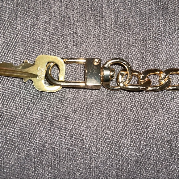 LV gold lock & key w/ 18” gold chain - Picture 7 of 7